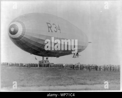 Lo sbarco di British dirigibile R-34 a Mineola, Long Island, N.Y. Foto Stock