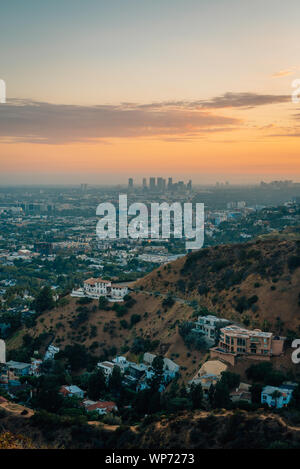 Vista da Runyon Canyon Park al tramonto, a Hollywood e Los Angeles, California Foto Stock