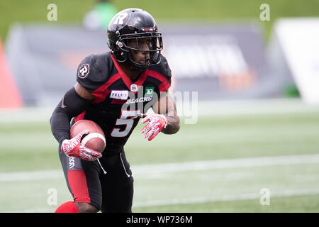 Ottawa, Canada. 07Th Sep, 2019. Ottawa Redblacks running back Stefan Logan (5) corre con la palla durante il CFL gioco tra Toronto Argonauts e Ottawa Redblacks a TD Place Stadium di Ottawa in Canada. Daniel Lea/CSM/Alamy Live News Foto Stock