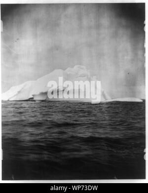 Grandi iceberg nell'Oceano Atlantico, al largo delle coste del Labrador Foto Stock