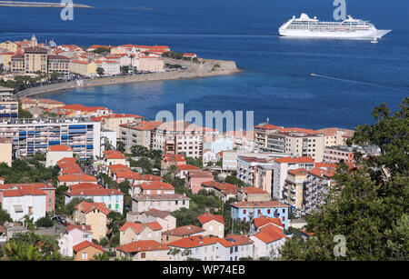 Vista aerea di Ajaccio, Corsica, Francia. La zona del porto e città visto dalla montagna. Foto Stock