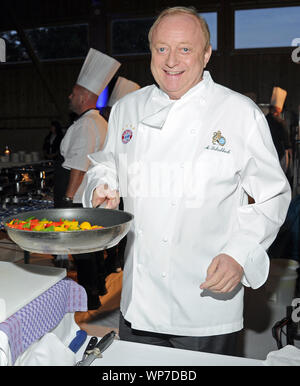 Tutzing, Germania. 07Th Sep, 2019. Star Chef Alfons Schuhbeck cuochi per il rullo di Michel Foundation presso la serata del Tabaluga Golf Cup nel maneggio hall dell'Tabaluga bambini la fondazione all'Greinwaldhof. Credito: Ursula Düren Credito: Ursula Düren/dpa/Alamy Live News Foto Stock