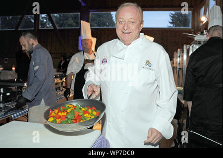 Tutzing, Germania. 07Th Sep, 2019. Star Chef Alfons Schuhbeck cuochi per il rullo di Michel Foundation presso la serata del Tabaluga Golf Cup nel maneggio hall dell'Tabaluga bambini la fondazione all'Greinwaldhof. Credito: Ursula Düren Credito: Ursula Düren/dpa/Alamy Live News Foto Stock