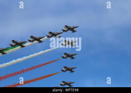 Ferrara, Italia - 07 Settembre 2019: Frecce Tricolori (TRICOLORE FRECCE)Italiano velivolo acrobatico team durante il periodo di esposizioni su Ferrara, Italia. Veduta aerea Foto Stock