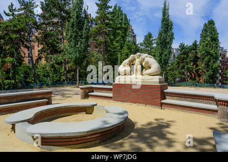 Der Parc de la Butte-du-Chapeau-Rouge (früher Square de la Butte-du-Chapeau-Rouge) ist ein öffentliche Park im 19. Arrondissement von Paris, der 1939 Foto Stock