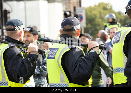 Londra, Regno Unito. Il 7 settembre 2019. Scaramucce tra la polizia e la pro-Brexit sostenitori dove i manifestanti sono contenute la maggior parte della giornata. Credito: Joe Kuis / Alamy News Foto Stock