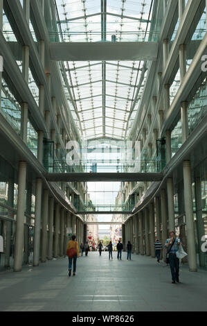 Parigi, Passage des Giacobini, Architekt Ricardo Bofill, Place du Marché-Saint-Honoré Foto Stock