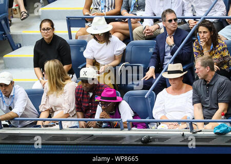 New York, Stati Uniti d'America. 07Th Sep, 2019. Spike Lee orologi Serena Williams degli Stati Uniti in azione contro Bianca Andreescu del Canada di Arthur Ashe Stadium dell'USTA Billie Jean King National Tennis Center su Settembre 07, 2019 a New York City. Credit: Indipendente Agenzia fotografica/Alamy Live News Foto Stock