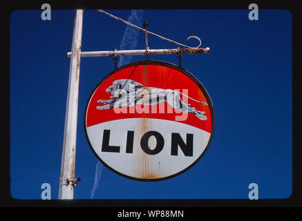 Lion segno di benzina, Route 70, Hicks Stazione, Arkansas Foto Stock
