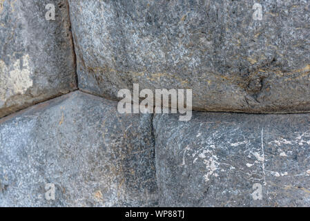 Sacsayhuaman, grande fortezza e tempio complesso dalla cultura Inca nelle colline sopra la città di Cusco, Perù, Sud America. Foto Stock