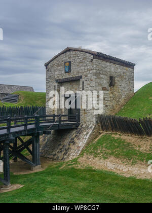 Porter, New York, USA: Porte des Cinq Nations (Gate of the Five Nations), the entrance to Fort Niagara, named in honor of the Iroquois Confederacy. Foto Stock