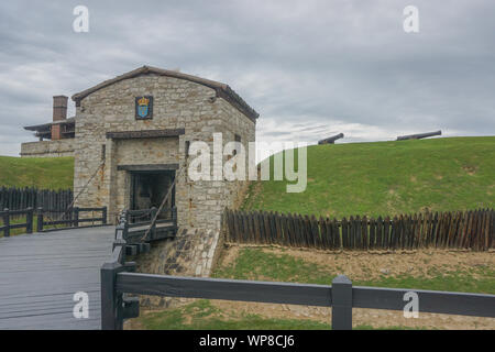 Porter, New York, USA: Porte des Cinq Nations (Gate of the Five Nations), the entrance to Fort Niagara, named in honor of the Iroquois Confederacy. Foto Stock
