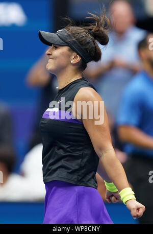 New York, Stati Uniti d'America. 7 Sep, 2019. Bianca Andreescu del Canada celebra dopo la singolare femminile partita finale tra Bianca Andreescu del Canada e Serena Williams degli Stati Uniti in 2019 US Open in New York, Stati Uniti, Sett. 7, 2019. Credito: Liu Jie/Xinhua/Alamy Live News Foto Stock