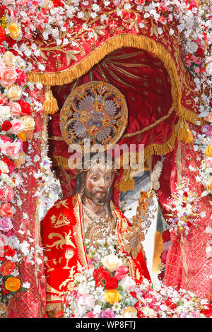 L'immagine di Senhor Santo Cristo dos Milagres (Nostro Signore Santo Cristo dei Miracoli) durante la processione. Ponta Delgada, Azzorre, Portogallo. Foto Stock