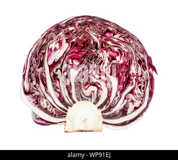 Sezione trasversale del frutto del radicchio rosso (Italiano cicoria a foglia) isolato su sfondo bianco Foto Stock