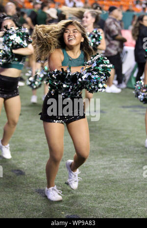 7 settembre 2019 - Hawaii Rainbow Warrior ballerina durante il gioco tra le Hawaii Rainbow Warriors e Oregon State castori all'Aloha Stadium di Honolulu, HI - Michael Sullivan/CSM Foto Stock