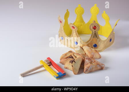 Purim celebrazione concetto con fatti in casa Hamantaschen cookie. Jewish vacanze di Carnevale Foto Stock