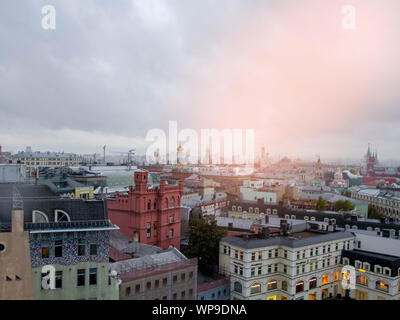 Mosca, Russia. Al di sopra di vista dal ponte di osservazione centrale nel mondo bambini sul centro storico di Mosca Foto Stock