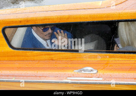 Venezia, Italia. 06 Sep, 2019. Johnny Depp sul momento della partenza dal molo del 76th Festival del Cinema di Venezia al Palazzo del Cinema il 6 settembre 2019 a Venezia, Italia. Credito: Geisler-Fotopress GmbH/Alamy Live News Foto Stock