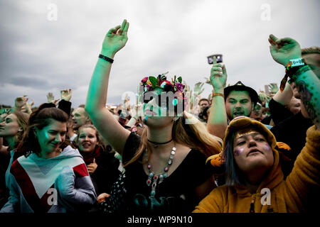 Berlino, Germania. 07Th Sep, 2019. Spettatori festeggiare al Lollapalooza Festival Berlino per motivi di lo Stadio Olimpico. Credito: Christoph Soeder/dpa/Alamy Live News Foto Stock