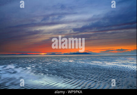 Tramonto sulla spiaggia Allonby a bassa marea, Cumbria, England, Regno Unito Foto Stock