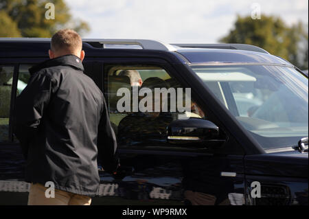 8Stamford, Lincolnshire, Regno Unito. 6 Sep, 2019. Di SUA ALTEZZA REALE IL PRINCIPE DI GALLES la Contessa di Wessex e Lady Louise Windsor arrivare il 2019 Land Rover Burghley Horse Trials, Credito: Jonathan Clarke/Alamy Live News Foto Stock