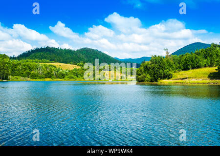 Bellissimo paesaggio di montagna, Mrzla vodica lago nella regione di Gorski Kotar, Croazia Foto Stock
