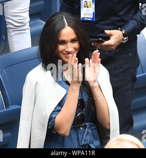 New York, NY, STATI UNITI D'AMERICA. 7 Sep, 2019. Anna Wintour, Oracene Prezzo, Meghan Markle, duchessa di Sussex guarda le donne singoli Finals match tra Serena Williams vs Bianca Andressscu sulla Arthur Ashe Stadium durante il 2019 US Open Tennis Tournament al USTA Billie Jean King National Tennis Center il 7 settembre 2019 nel lavaggio, Queens, a New York City, Credito: John Palmer/media/punzone Alamy Live News Foto Stock