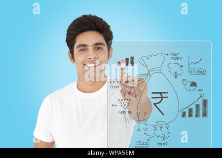 Giovane uomo che mostra il piano futuro su un touch screen Foto Stock