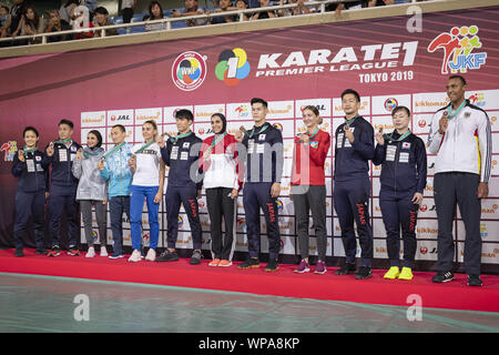 Tokyo, Giappone. 8 Sep, 2019. Gold medalists del Karate1 Premier League Tokyo 2019 comportano per le telecamere durante la cerimonia di consegna del premio. Il Karate1 Premier League si terrà dal 6 Settembre al 8 al Nippon Budokan. Il Karate farà il suo debutto al Tokyo 2020 giochi olimpici estivi. Credito: Rodrigo Reyes Marin/ZUMA filo/Alamy Live News Foto Stock