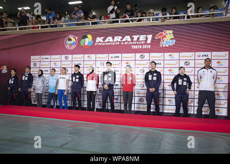 Tokyo, Giappone. 8 Sep, 2019. Gold medalists del Karate1 Premier League Tokyo 2019 comportano per le telecamere durante la cerimonia di consegna del premio. Il Karate1 Premier League si terrà dal 6 Settembre al 8 al Nippon Budokan. Il Karate farà il suo debutto al Tokyo 2020 giochi olimpici estivi. Credito: Rodrigo Reyes Marin/ZUMA filo/Alamy Live News Foto Stock