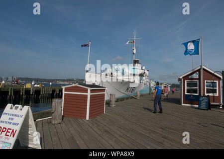 Nave in Halifax Nuova Scozia nave di guerra nel porto HMCS Sackville Corvette Royal Canadian Navy fornitura scortata convogli attraverso l'Atlantico Foto Stock