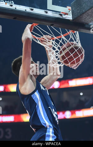 Foshan, la Cina della provincia di Guangdong. 8 Sep, 2019. Nicolas Brussino di Argentina schiacciate durante il gruppo I match tra Polonia e Argentina al 2019 FIBA World Cup di Foshan, Cina del sud della provincia di Guangdong, sul Sett. 8, 2019. Credito: Huang Zongzhi/Xinhua/Alamy Live News Foto Stock