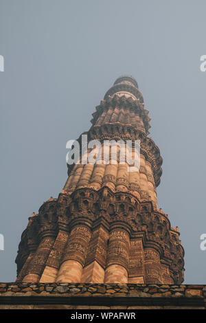 Qutub Minar a sunrise, New Delhi, India Foto Stock