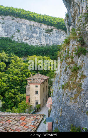 Paesaggio panoramico nei pressi della Madonna della Corona Santuario, nella provincia di Verona, regione Veneto, Italia. Foto Stock