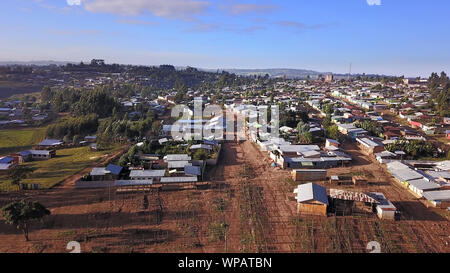 Vista aerea del villaggio di poveri in Etiopia. Foto Stock