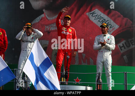 Monza, Italia. 8 Sep, 2019. Formula 1 Gran Premio di Italia.Charles Leclerc della Scuderia Ferrari celebra sul podio dopo il Gran Premio di Italia di F1 Credito: Marco Canoniero/Alamy Live News Foto Stock