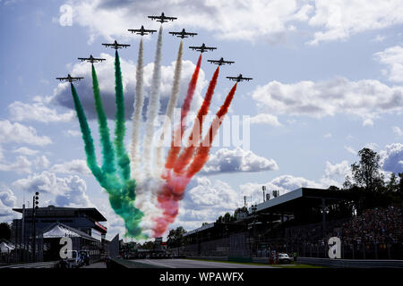 Monza, Italia. 8 Sep, 2019. Frecce tricolori air display prima che la Formula 1 Gran Premio d'Italia in Autodromo Nazionale Monza a Monza, Italia. Credito: James Gasperotti/ZUMA filo/Alamy Live News Foto Stock
