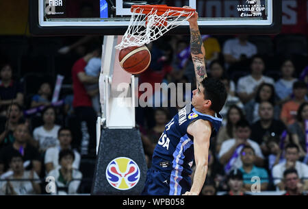 Foshan, la Cina della provincia di Guangdong. 8 Sep, 2019. Gabriel Mazzo di Argentina schiacciate durante il gruppo I match tra Polonia e Argentina al 2019 FIBA World Cup di Foshan, Cina del sud della provincia di Guangdong, Sett. 8, 2019. Credito: Xue Yubin/Xinhua/Alamy Live News Foto Stock