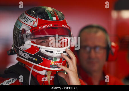 Monza, Italia. 8 Sep, 2019. CHARLES LECLERC della Scuderia Ferrari prima che la Formula 1 Gran Premio d'Italia in Autodromo Nazionale Monza a Monza, Italia. Credito: James Gasperotti/ZUMA filo/Alamy Live News Foto Stock