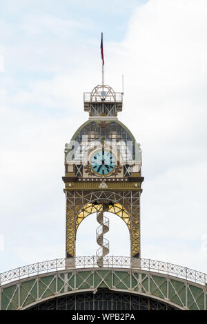 Praga, Repubblica Ceca - 16 agosto 2019: Torre del Palazzo Indurstrial in Vystaviste Praha, Holesovice. Il Palazzo Industriale - in ceco Prumyslovy Foto Stock