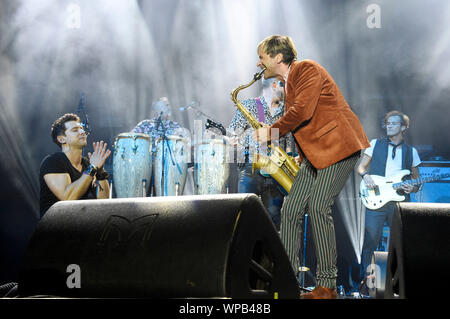 Ross William selvatica e Steve Norman della band Spandau Ballet esibirsi dal vivo sul palco del rbb.88.8 Pop eroi Festival durante l'IFA 2019 a IFA Sommergarten il 7 settembre 2019 a Berlino, Germania. Foto Stock