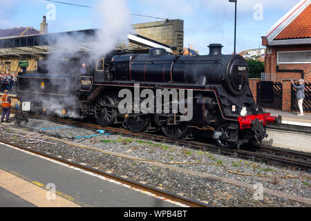 Ex Br classe 4MT locomotiva a vapore 76079 2-6-0 a Whitby sulla North Yorkshire Moors Railway Settembre 2019 Foto Stock