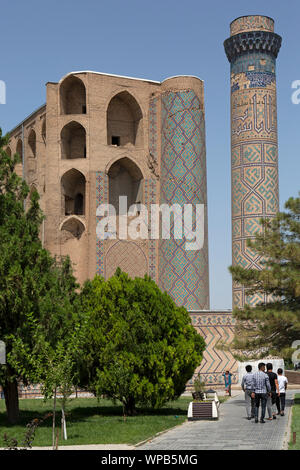 Moschea sulla piazza Registan di Samarcanda, Uzbekistan. Foto Stock