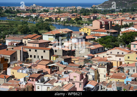 Vista aerea della bella città di Bosa sulla costa sarda, attraversata dal fiume navigabile Temo Foto Stock