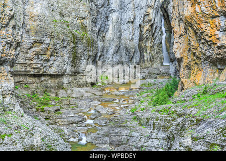 Terreni fangosi creek canyon e scende lungo il Rocky Mountain Front vicino bynum, montana Foto Stock