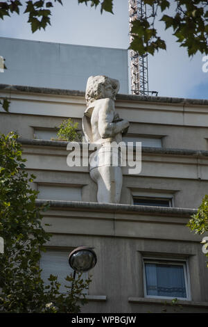 Parigi, Avenue Daumesnil, Polizeistation von Manolo Nunez-Yanowsky - Paris Avenue Daumesnil, stazione di polizia da Manolo Nunez-Yanowsky Foto Stock