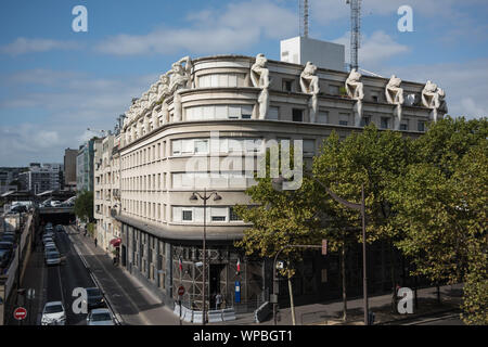 Parigi, Avenue Daumesnil, Polizeistation von Manolo Nunez-Yanowsky - Paris Avenue Daumesnil, stazione di polizia da Manolo Nunez-Yanowsky Foto Stock