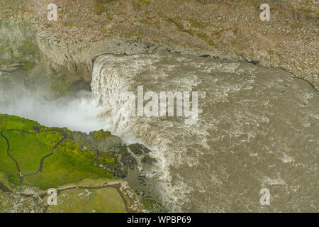 Maestoso e una delle più alte cascate nel nord dell'Islanda, Dettifoss dal di sopra Foto Stock