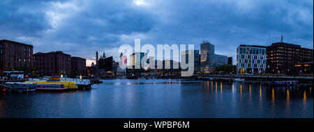 Liverpool Albert Dock Panorama di notte Foto Stock